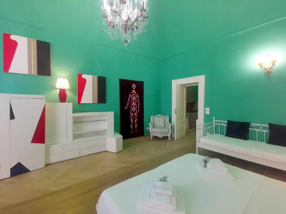 Speciale Tarshito Guesthouse Bari 0*,